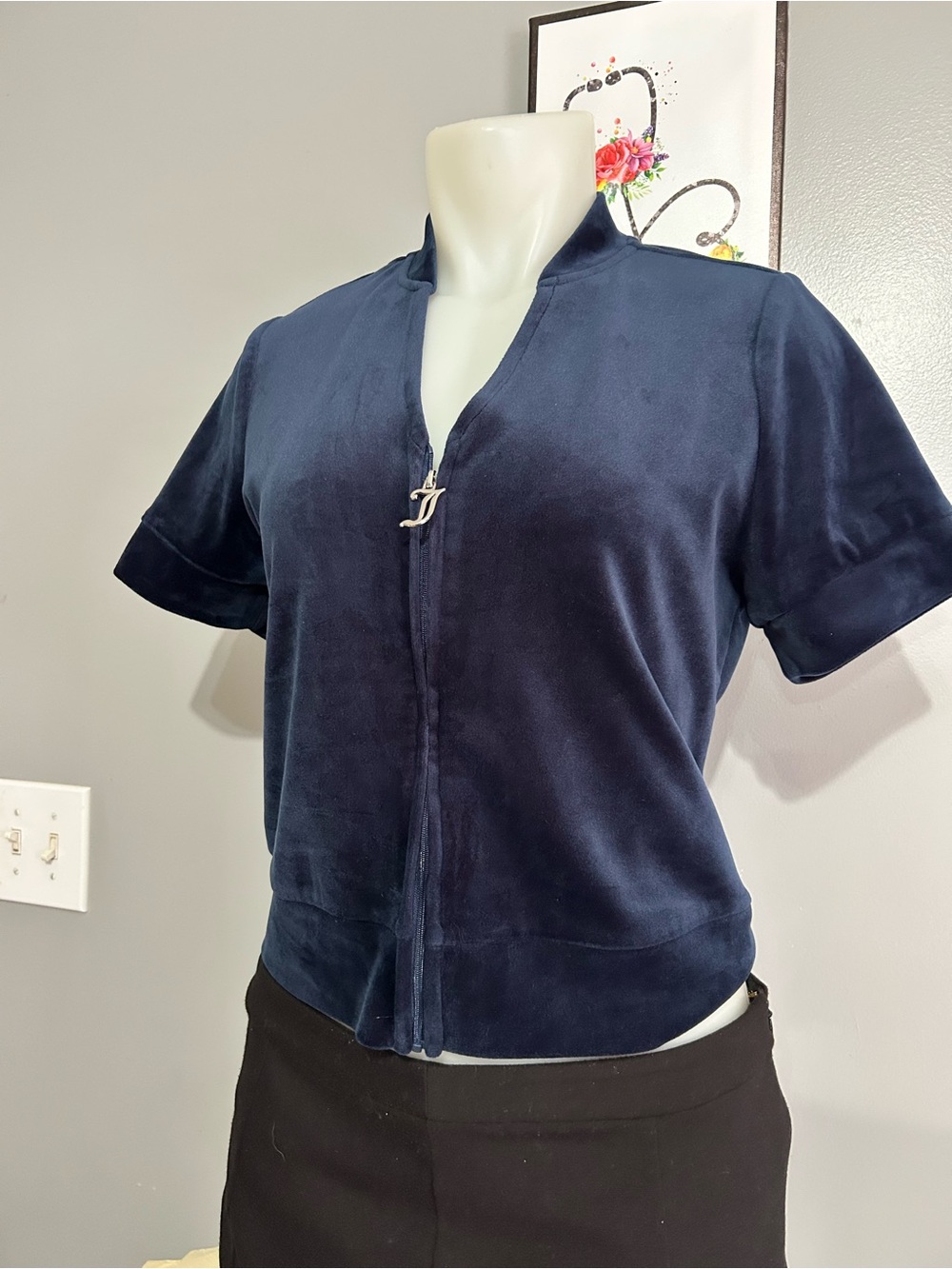 Juicy Couture Navy Plush Velour Zip Front Top Rhinestone Back Cropped SzM V Neck